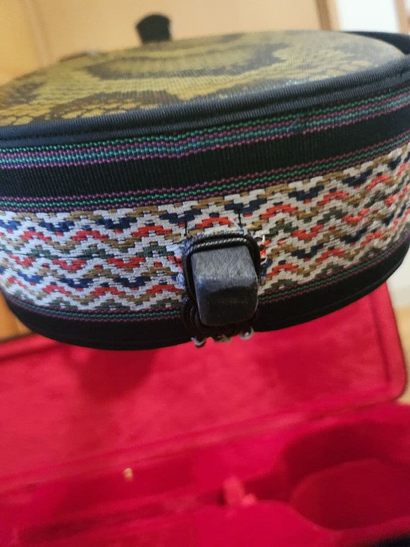 沖縄三線 人工皮 ケース付 初心者モデル (オシャレな胴巻き)