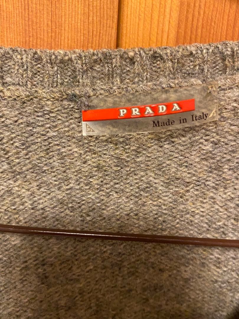 う*ん様 PRADA グレー Vネックセーター