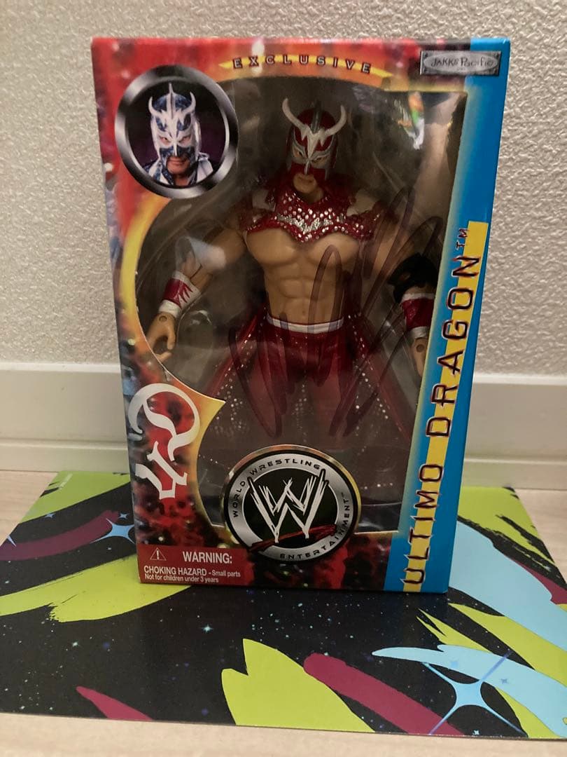 WWE ウルティモドラゴン 直筆サインフィギュア 限定 - メルカリ
