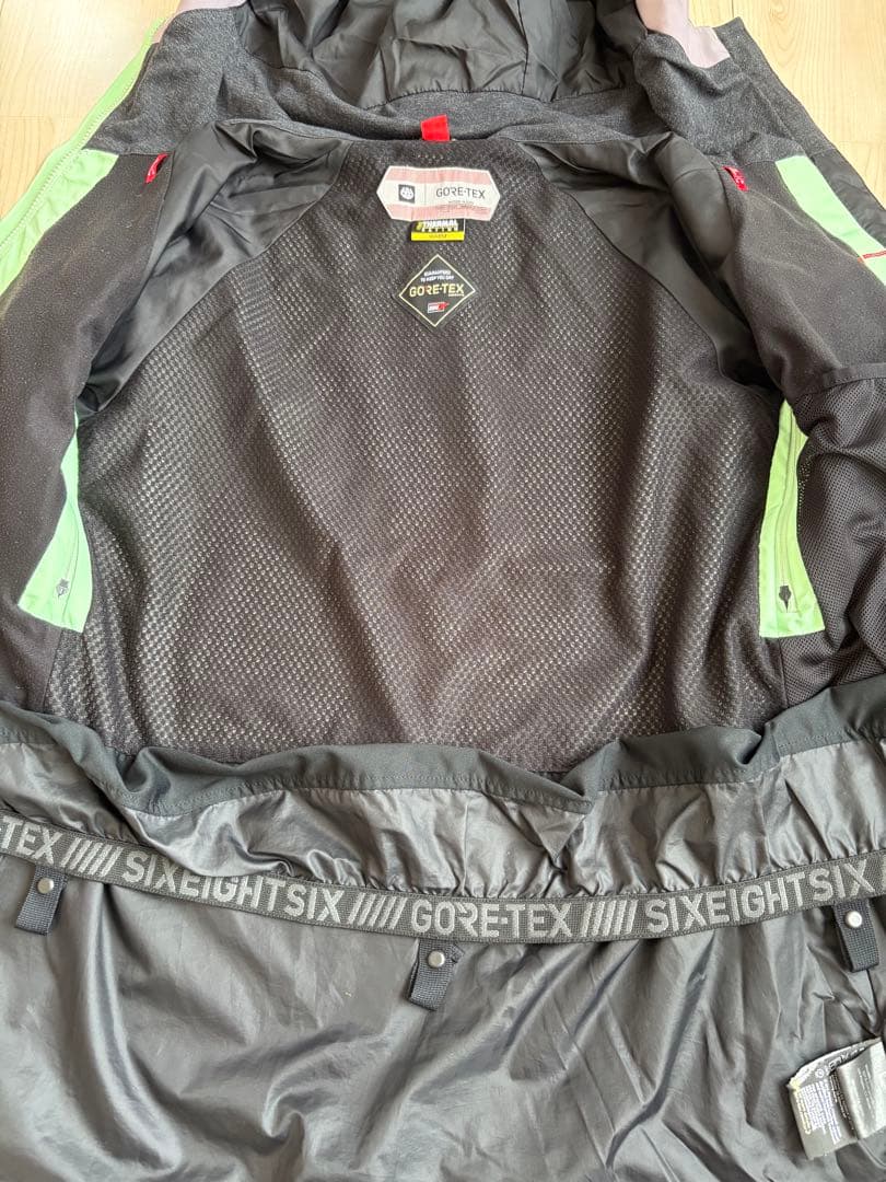 【上下セット】686GORE-TEX スノーボードウェア Mサイズ　セットアップ