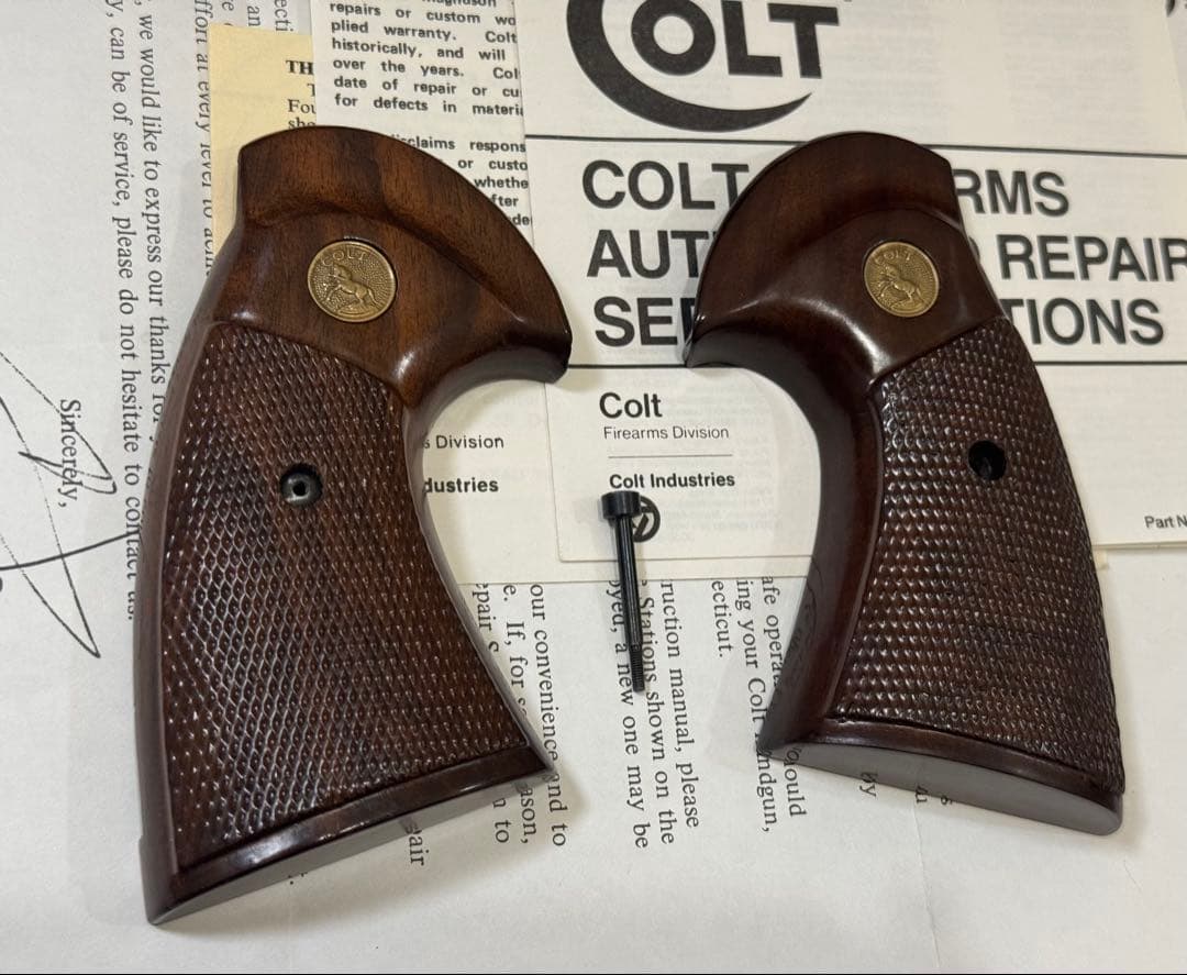実物】コルト社純正 パイソン 3rd 前期 空箱・木製グリップ スクリュー