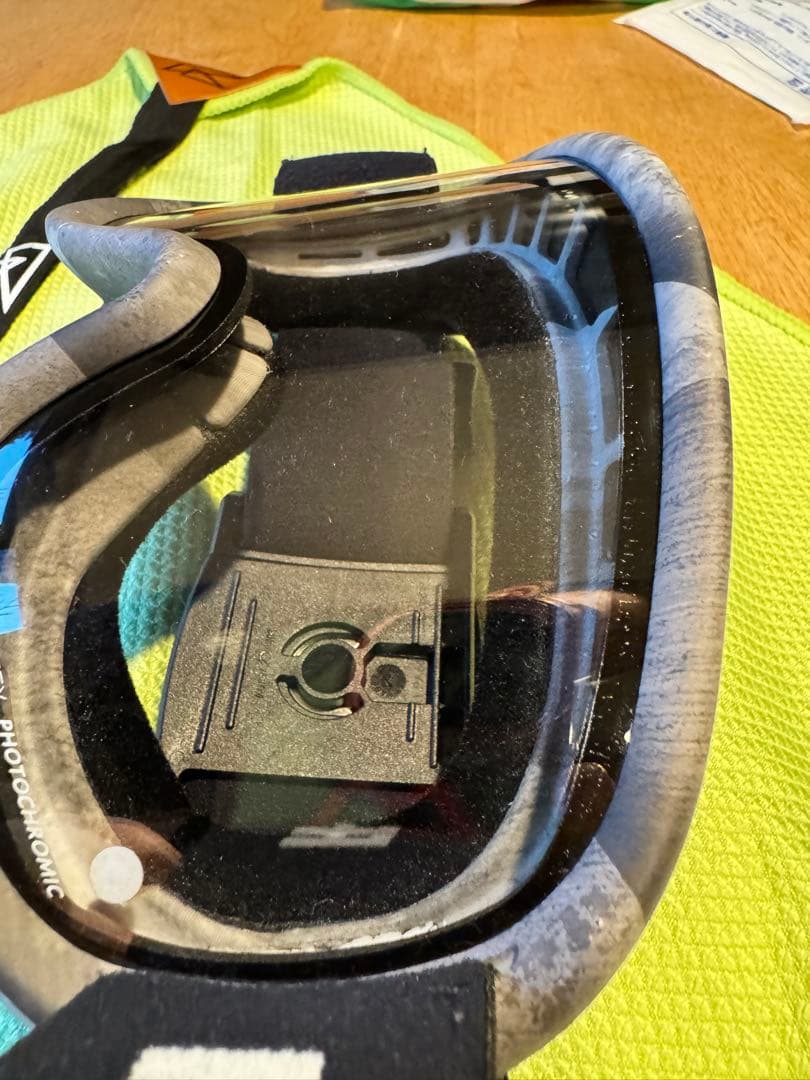 REVOLT フォトクロミックゴーグル クリア