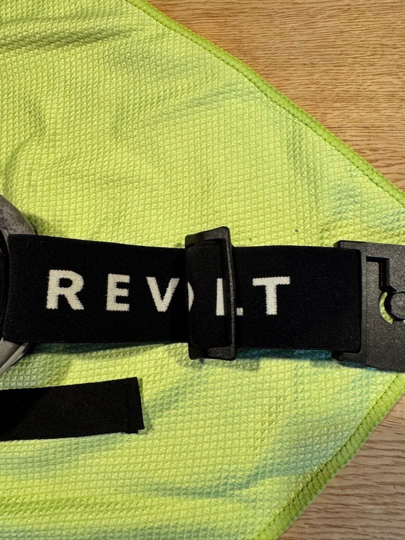 REVOLT フォトクロミックゴーグル クリア