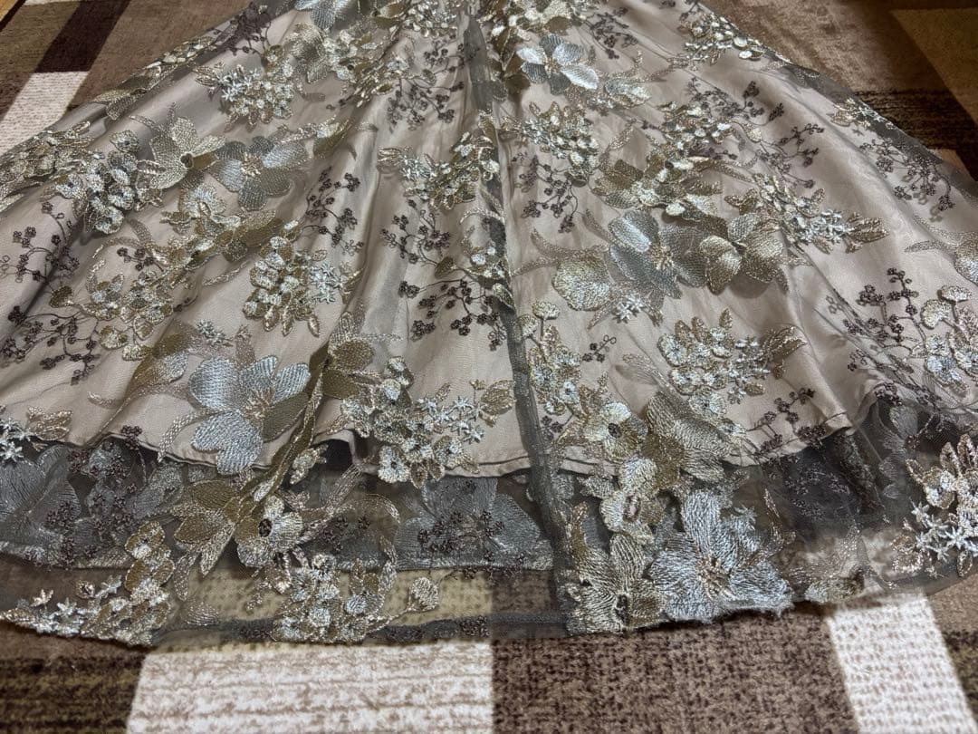 kana 花柄刺繍ドレス