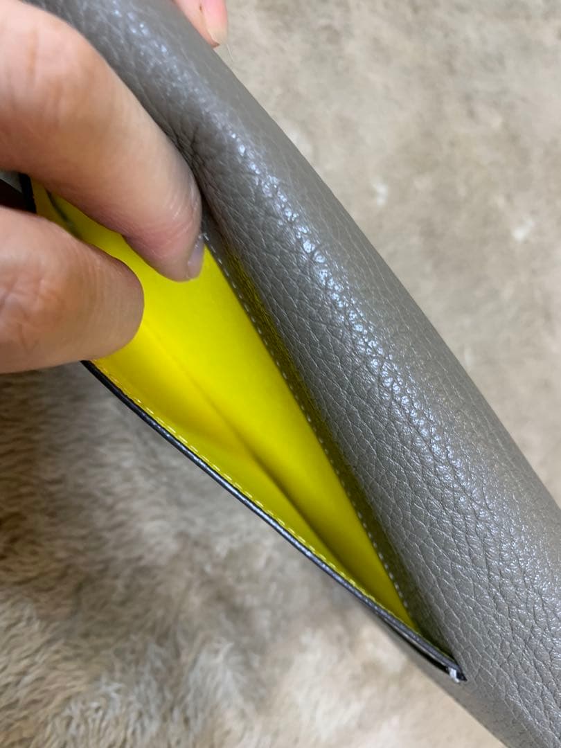 セリーヌ　長財布　グレージュ　内側イエロー