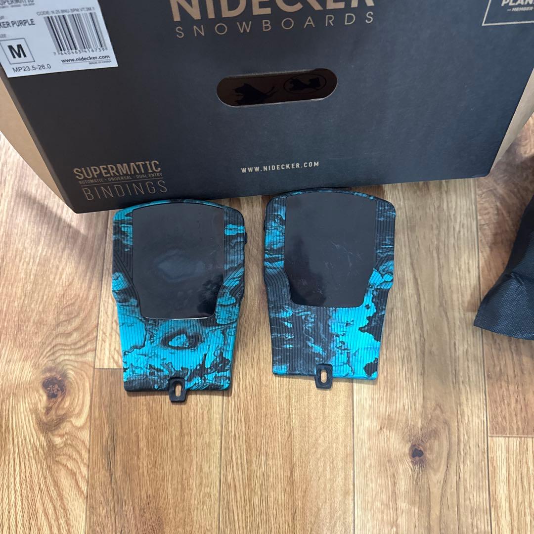 美品ナイデッカー　スーパーマチック限定カラー今季モデル