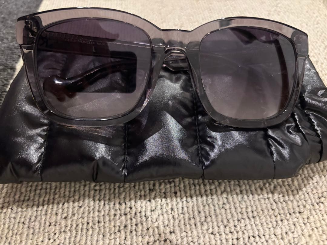 MONCLER グレー サングラス
