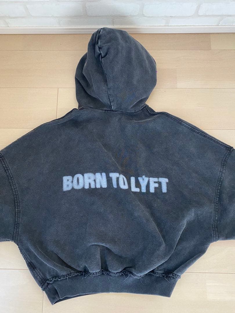 LYFT ダークグレー ジップアップパーカー Sの通販はau PAY マーケット