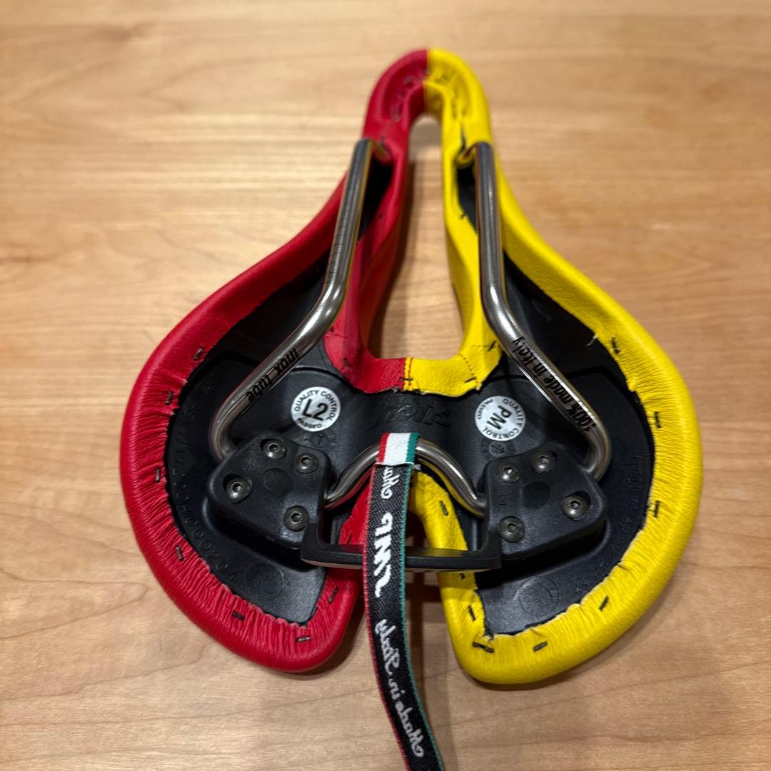 《新品未使用》Selle SMP TT2 サドル 赤/黄