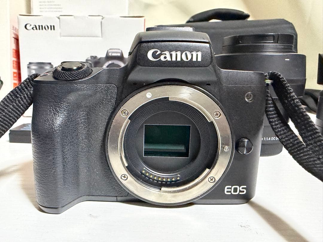 Canon EOS Kiss M セット単焦点F1.4＋3レンズ＋ストロボ＋三脚