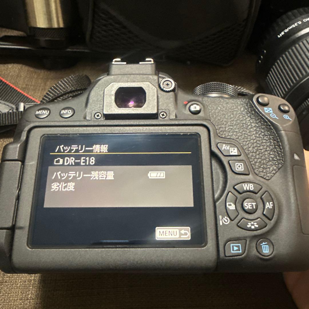 Canon EOS Kiss X8i 一眼レフ ダブルレンズ ストロボセット