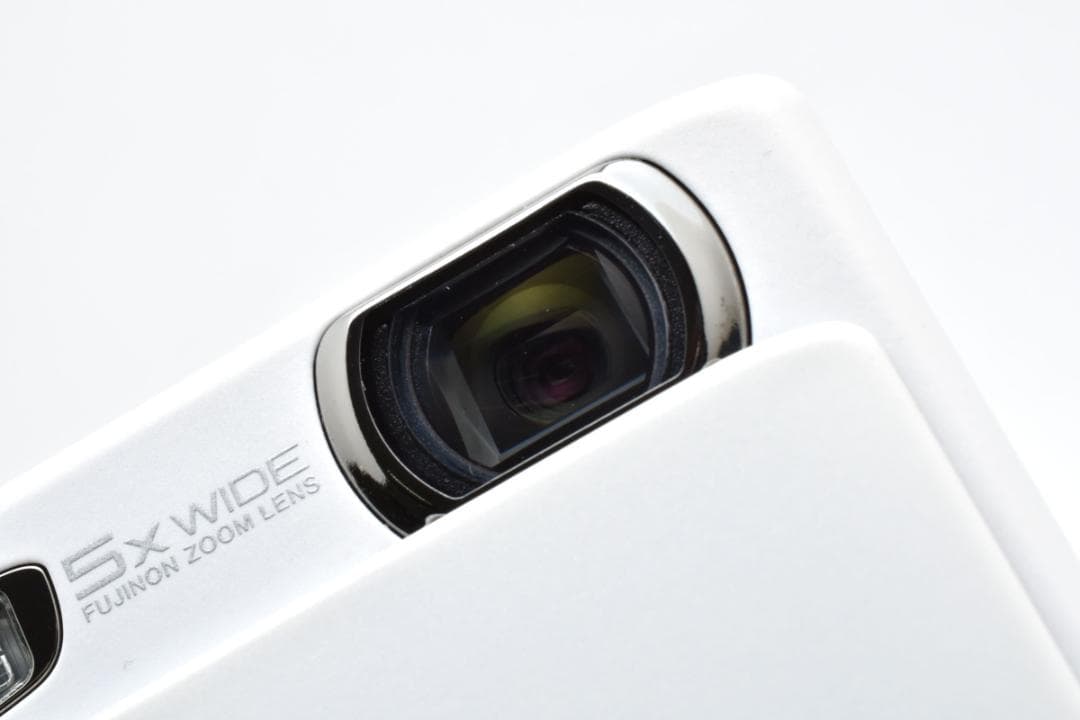【極美品】FUJIFILM FINEPIX Z950EXR ホワイト　新品級！