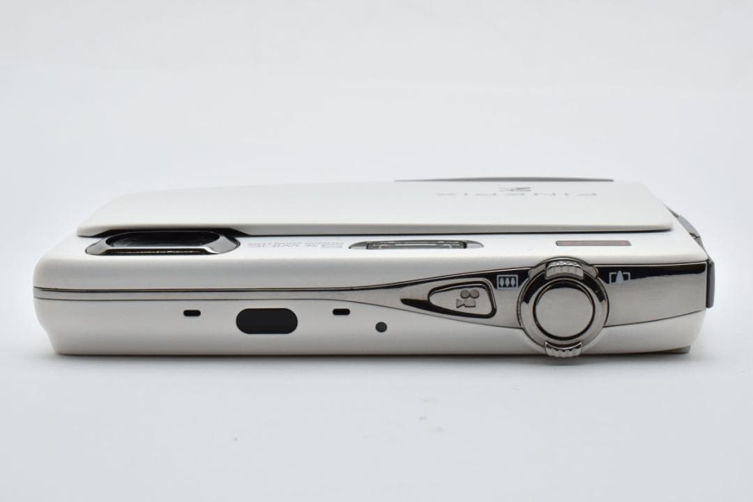 【極美品】FUJIFILM FINEPIX Z950EXR ホワイト　新品級！