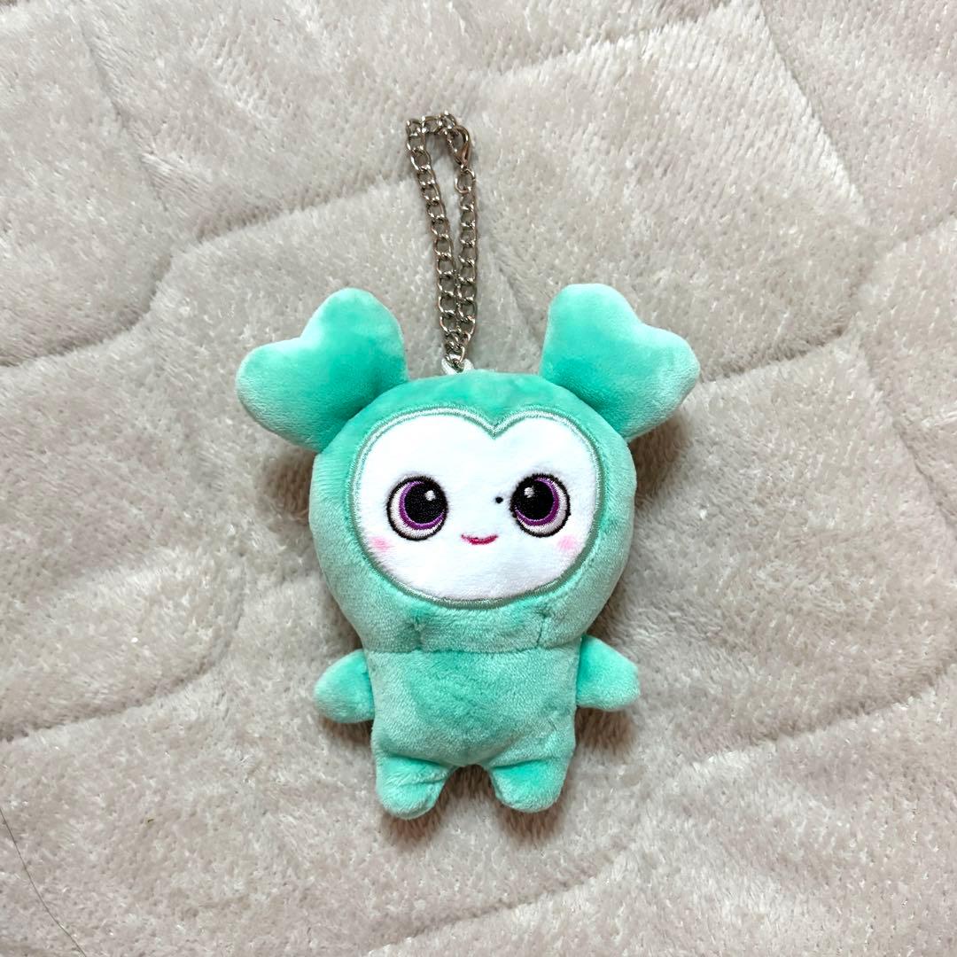 TWICE ミナ ミブリー リバーシブルバッグチャーム - メルカリ