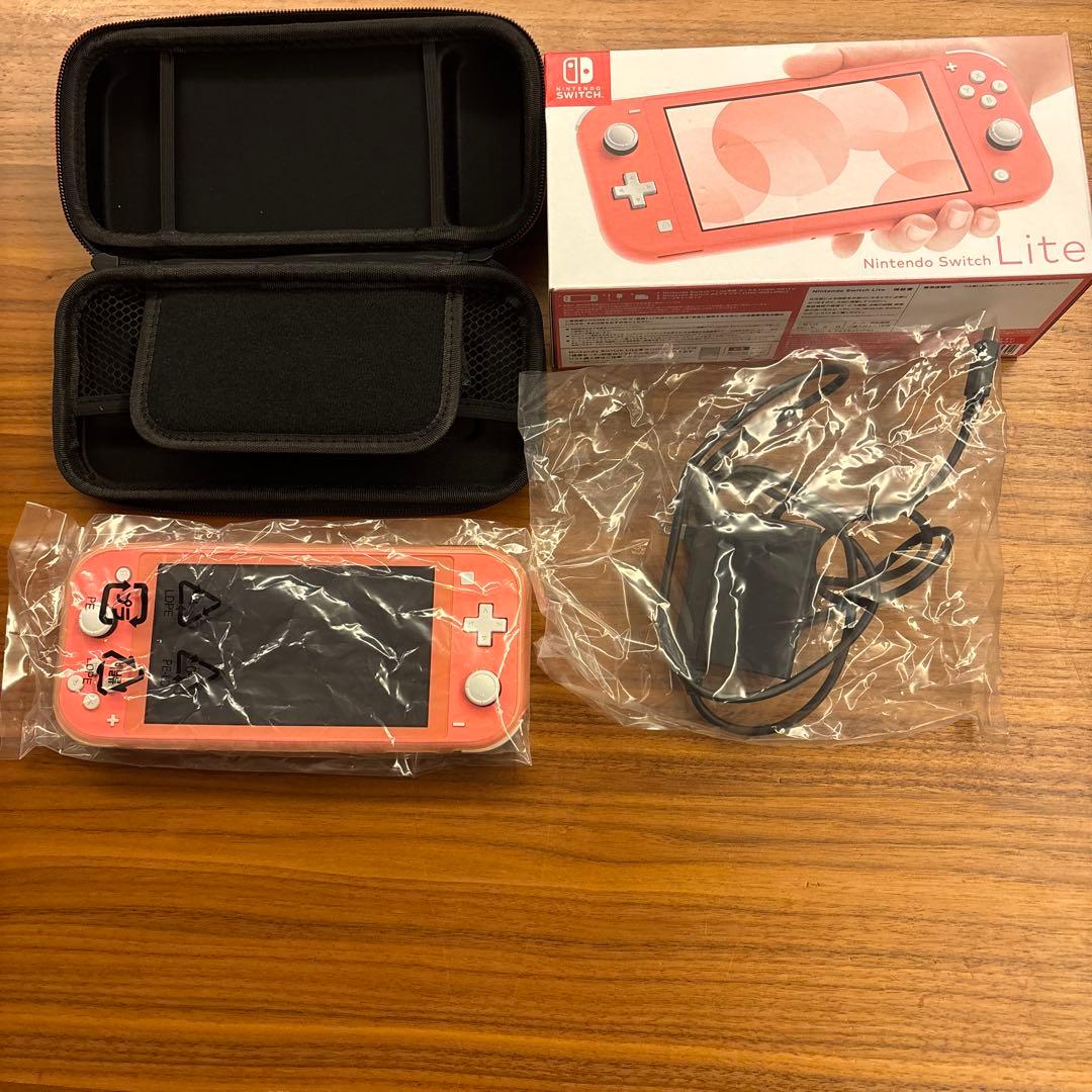 Nintendo Switch Liteピンク 2022年製箱・充電器・ケース付