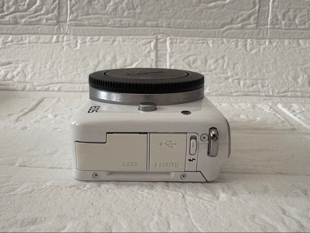 Canon EOS M10 ホワイト ダブルレンズ