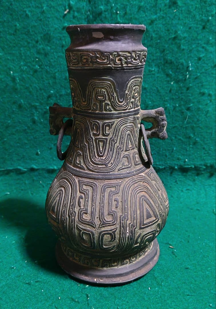 幾何学模様の銅製花瓶 蓋付壺 中国製