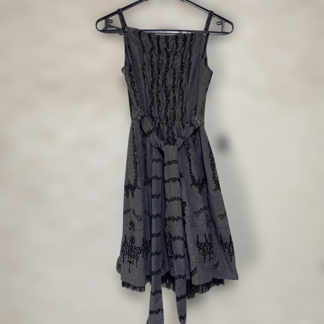 イノセントワールド濃グレー シャンデリアフロッキープリントノースリーブワンピース