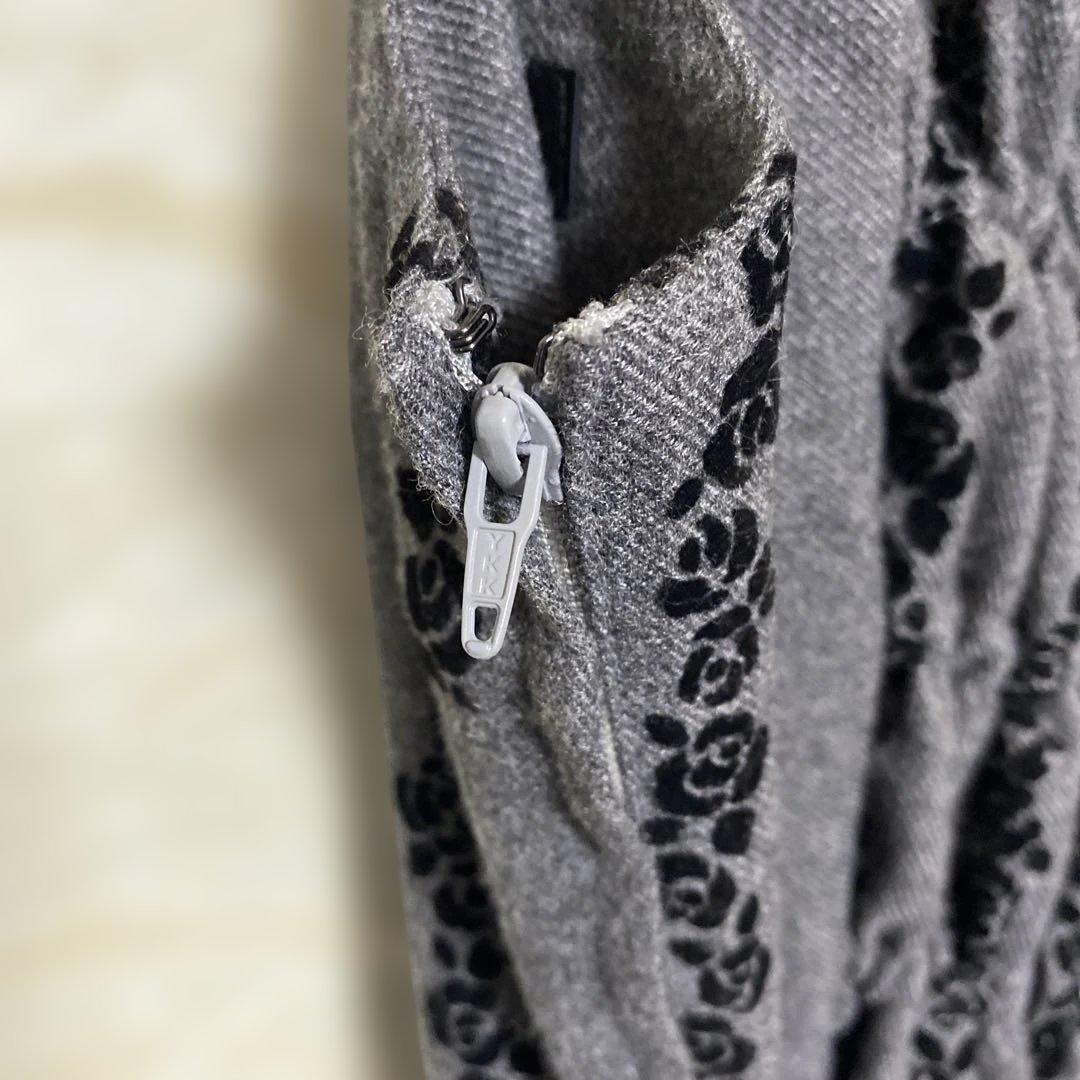 イノセントワールド濃グレー シャンデリアフロッキープリントノースリーブワンピース