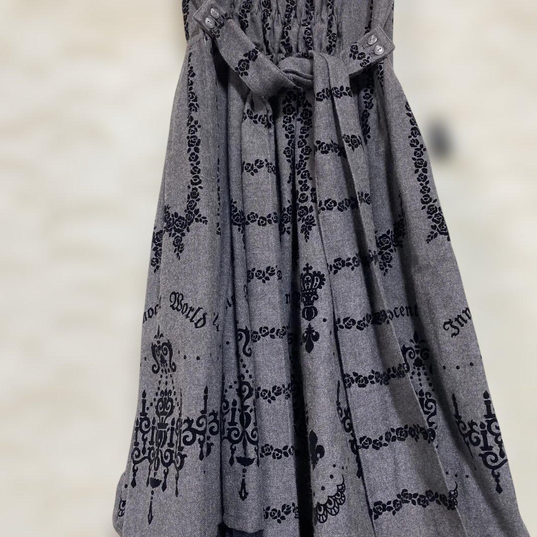 イノセントワールド濃グレー シャンデリアフロッキープリントノースリーブワンピース