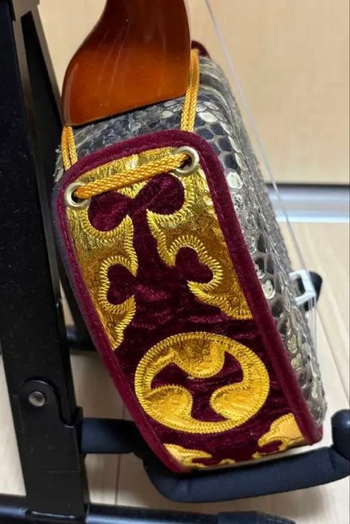 沖縄三線（天然蛇皮）ケース、三線用台、チューニング、カバー有