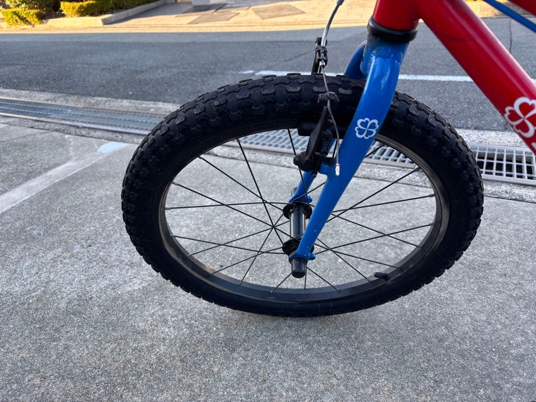 ヨツバサイクル　キッズバイク 20インチ レッド/ブルー