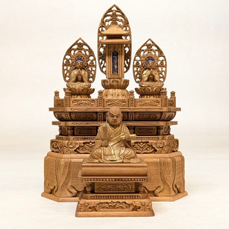 【セール・新品】 厨子入り　日蓮聖人　三宝尊　紅檀　金泥　総高さ約21㎝