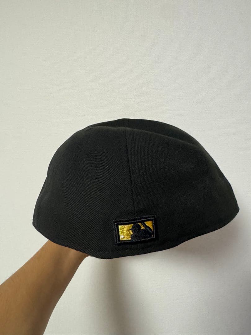 New Era インディアンズ ワフー黒金 Indians 7 5/8 - メルカリ