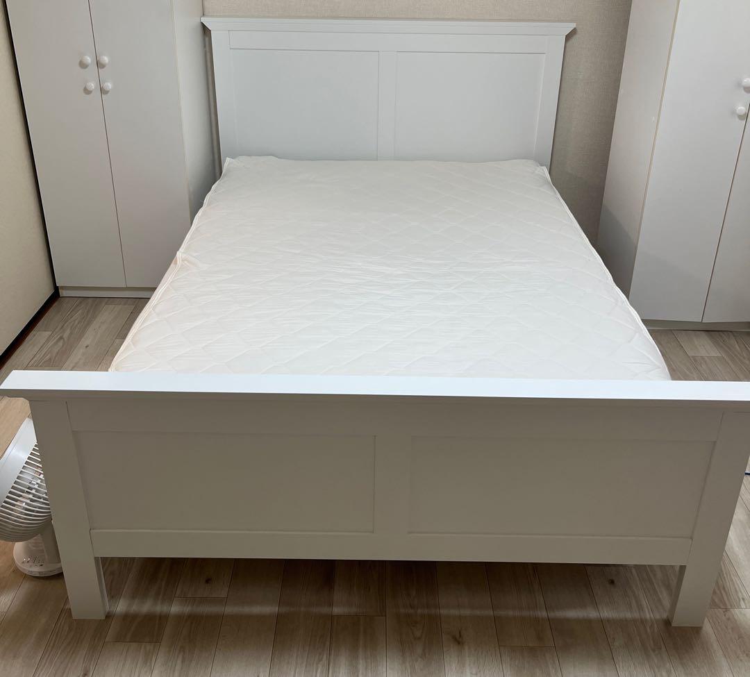 引き取り限定⭐️英国製　可愛いホワイトダブルベッドフレーム　美品⭐️