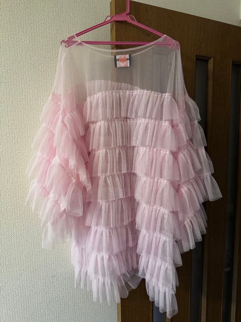 microwaveフリル付きピンクチュールトップス