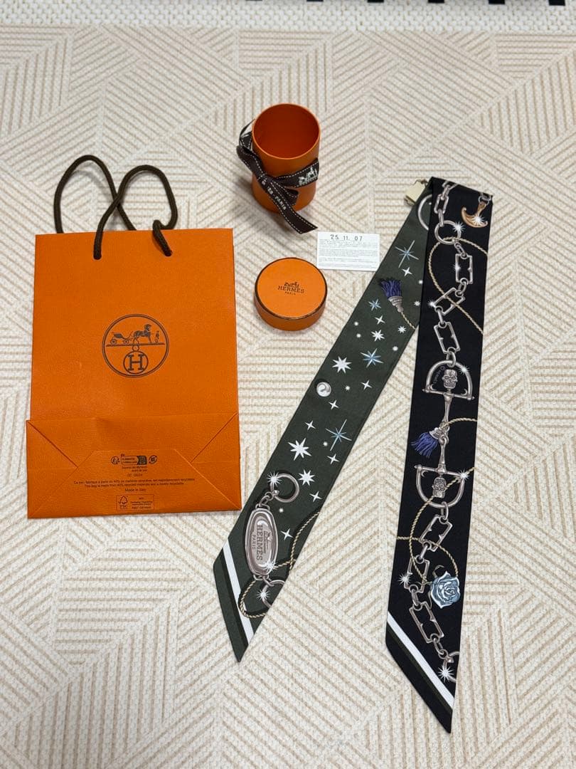 【新品】エルメス ツイリー Twilly 《セ・ラ・フェット》　2025aw