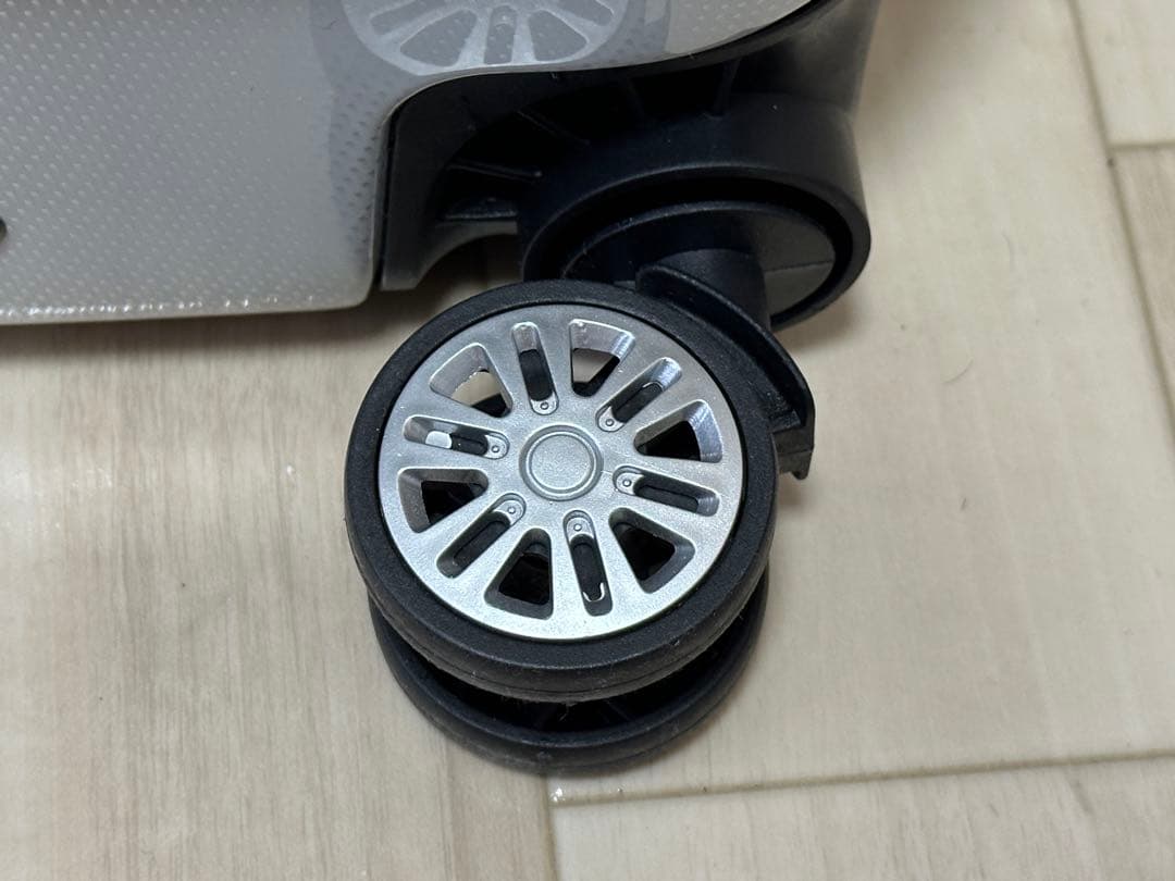 BMW ベアデザイン・ホワイトキャリーケース（機内持ち込みサイズ）