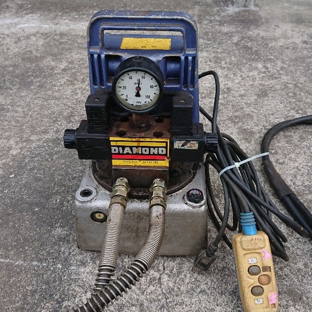 値下げ  鉄筋曲げ機(送料込に致します)