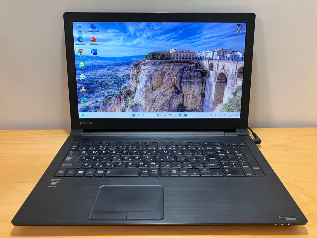 ノートパソコン　高性能 COREi5/SSD256/メモリ16/オフィス