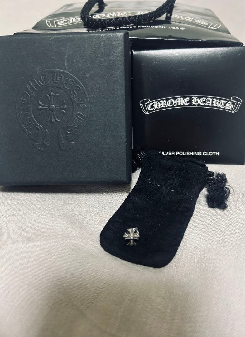 早い者勝ち！クロムハーツシルバークロスピアス