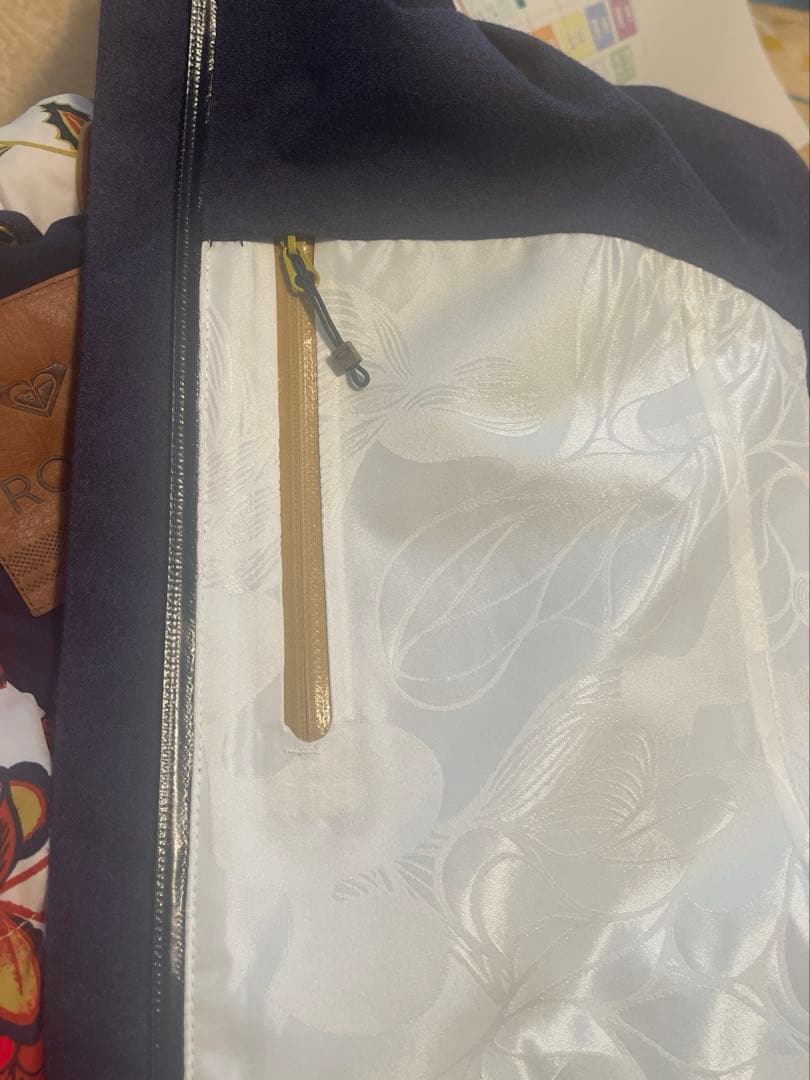 定価41800円新品同様☆Roxy☆スノーボードジャケットホワイト/ネイビー s