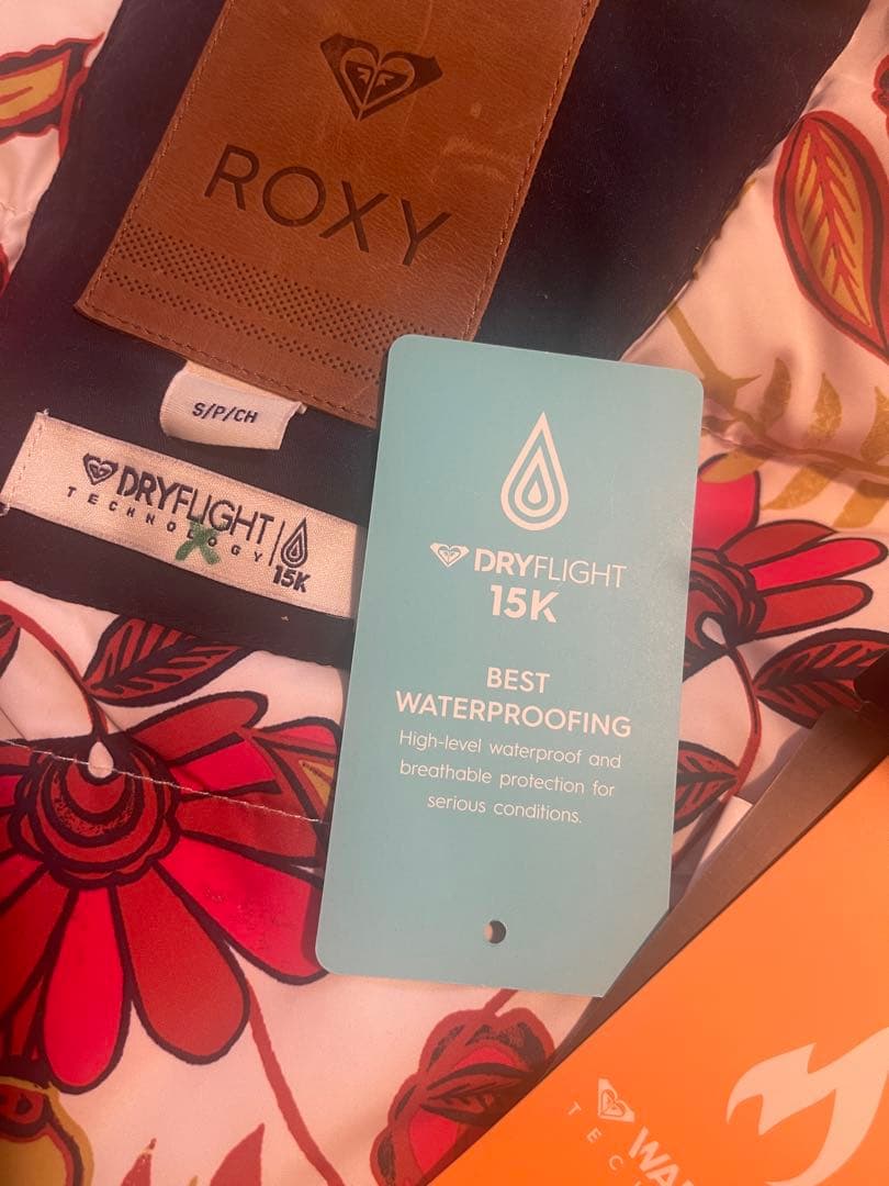 定価41800円新品同様☆Roxy☆スノーボードジャケットホワイト/ネイビー s