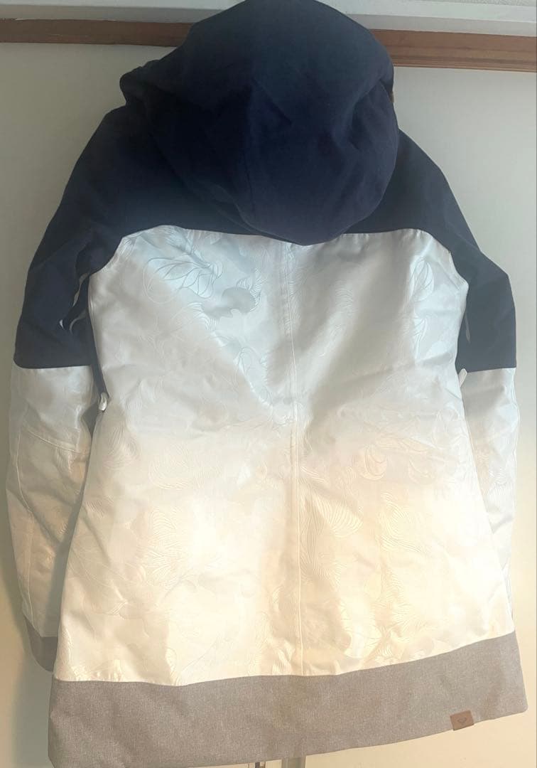 定価41800円新品同様☆Roxy☆スノーボードジャケットホワイト/ネイビー s