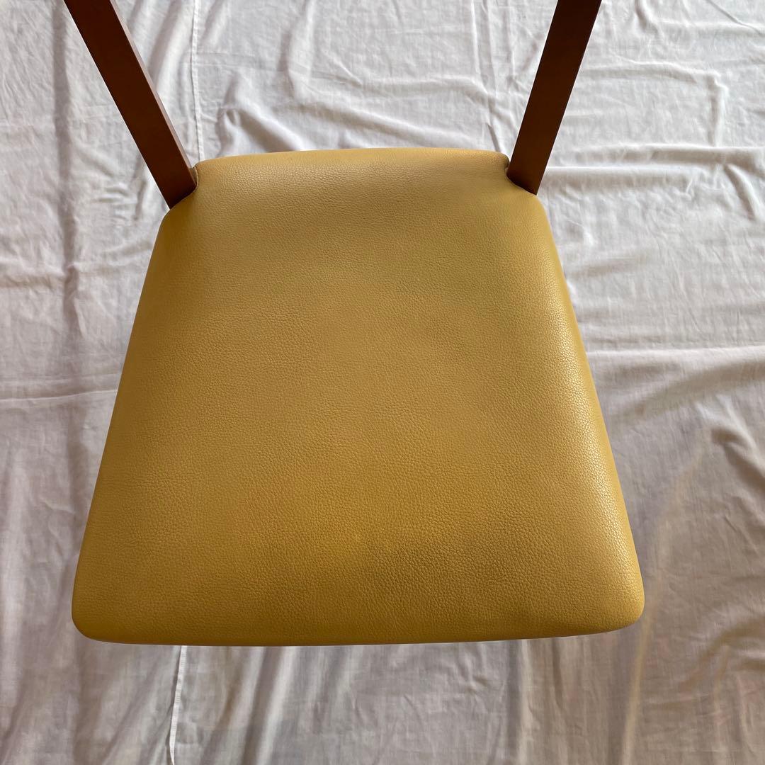 カリモク　ダイニングテーブル用の椅子（二脚）その二（送料込み）