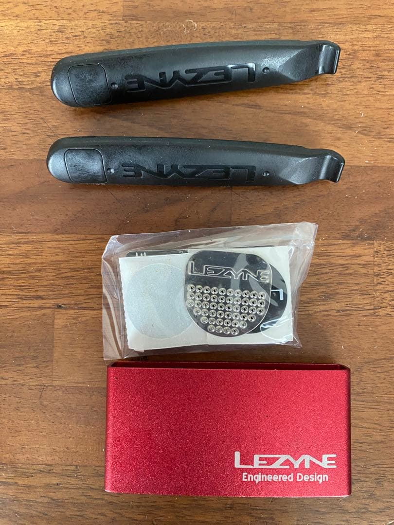 パンク修理用品セット（Elite ボトル/チューブ/CO2/充填/簡易工具）