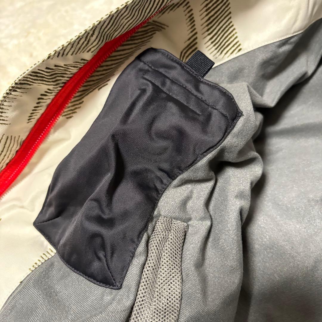 新品未使用　OAKLEY オークリー　スカル柄　スノーウェア　ジャケット