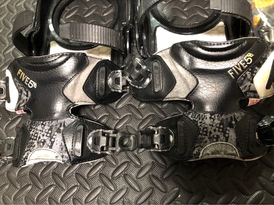 スノーボード バインディング FLOW 5 FIVE ビンディング　Mサイズ