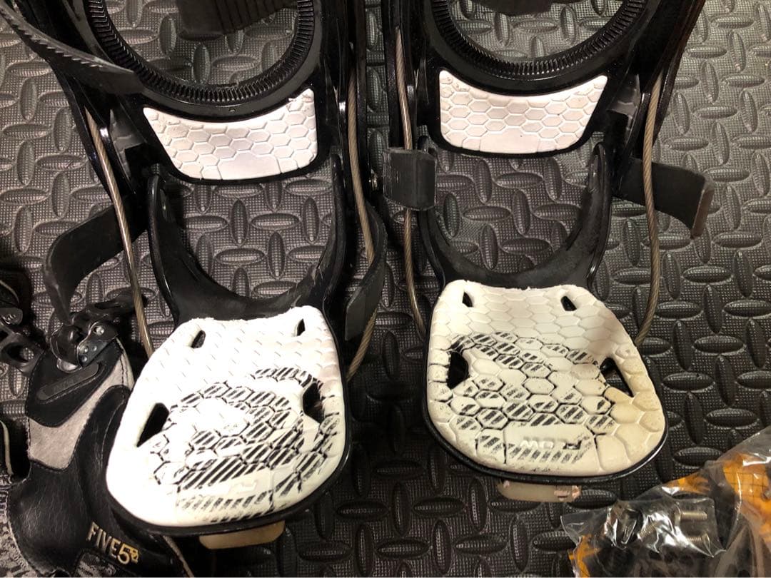 スノーボード バインディング FLOW 5 FIVE ビンディング　Mサイズ