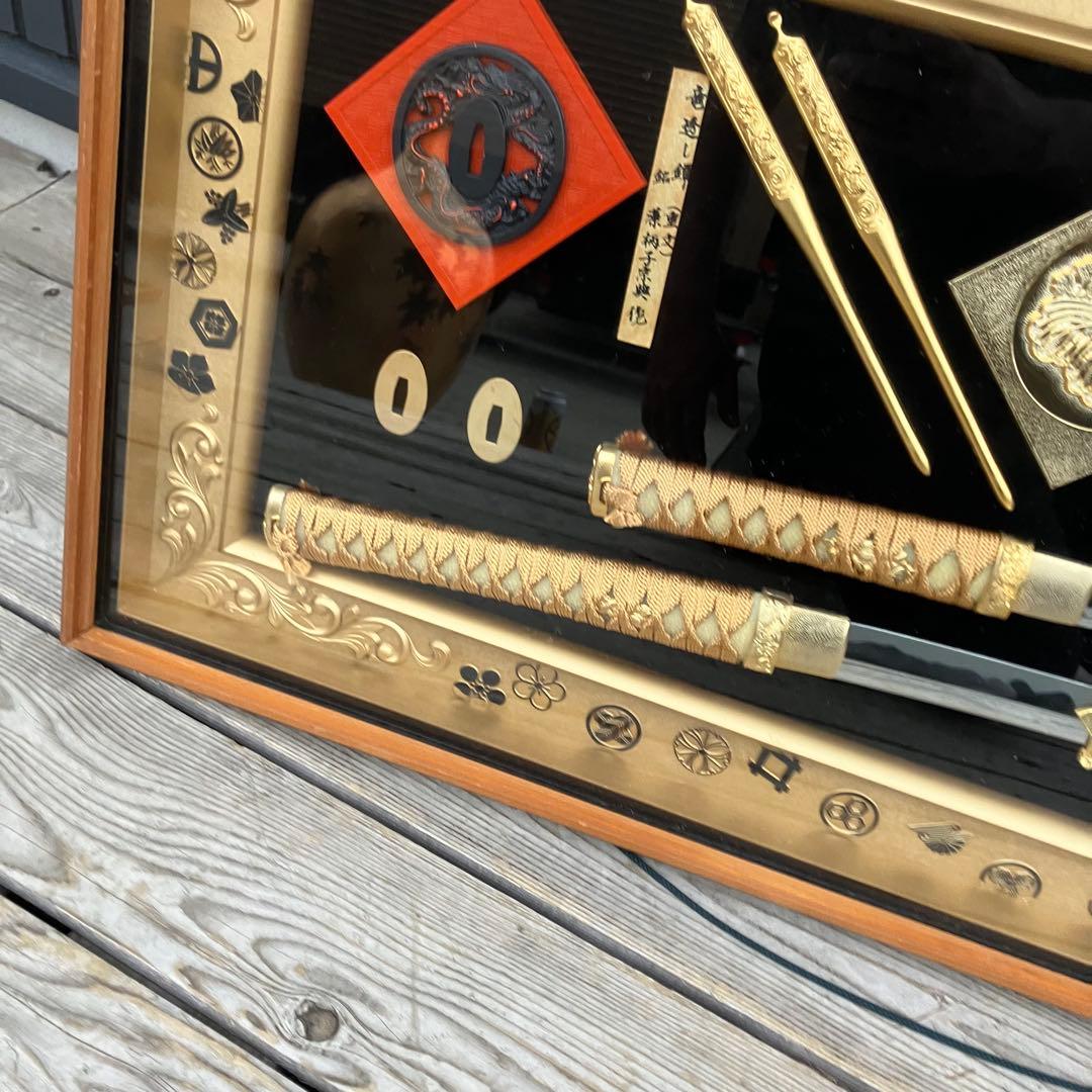 昭和レトロ 日本武将 模造刀 日本刀 鍔 武具 家紋 K24GP 壁掛け飾り額縁
