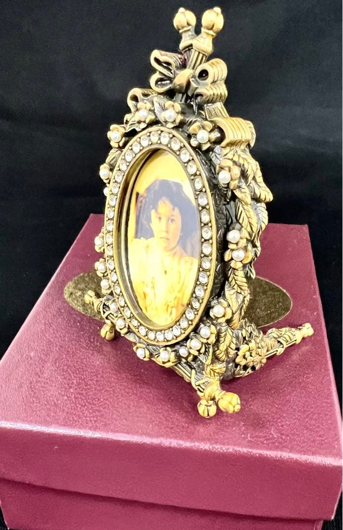 EDGAR BEREBI】リーガルミニフレーム】スワロフスキークリスタル】パール