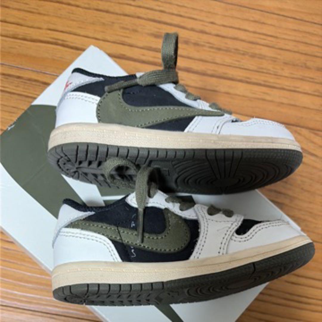 Nike travis ミディアムオリーブ　TD