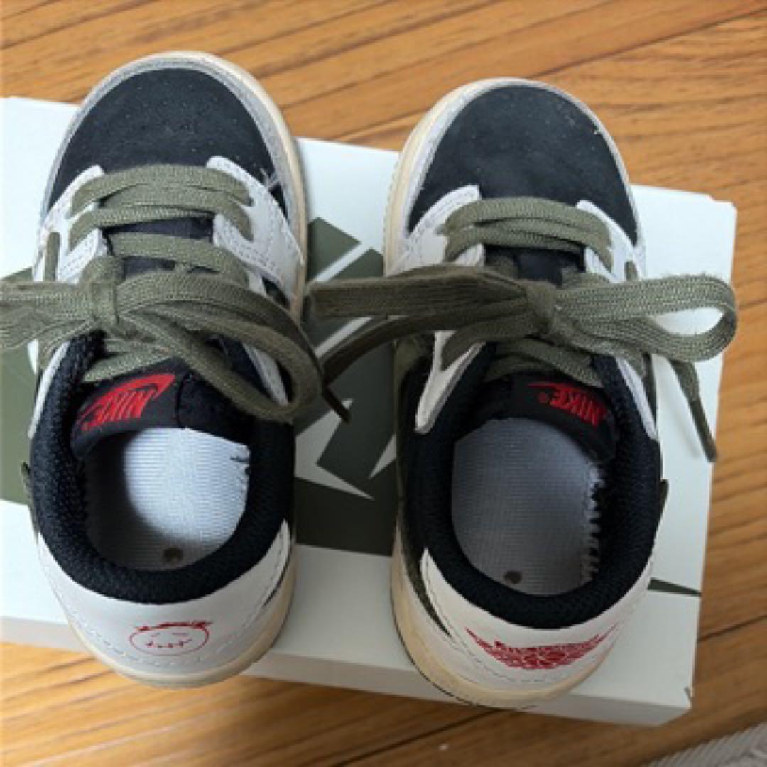 Nike travis ミディアムオリーブ　TD