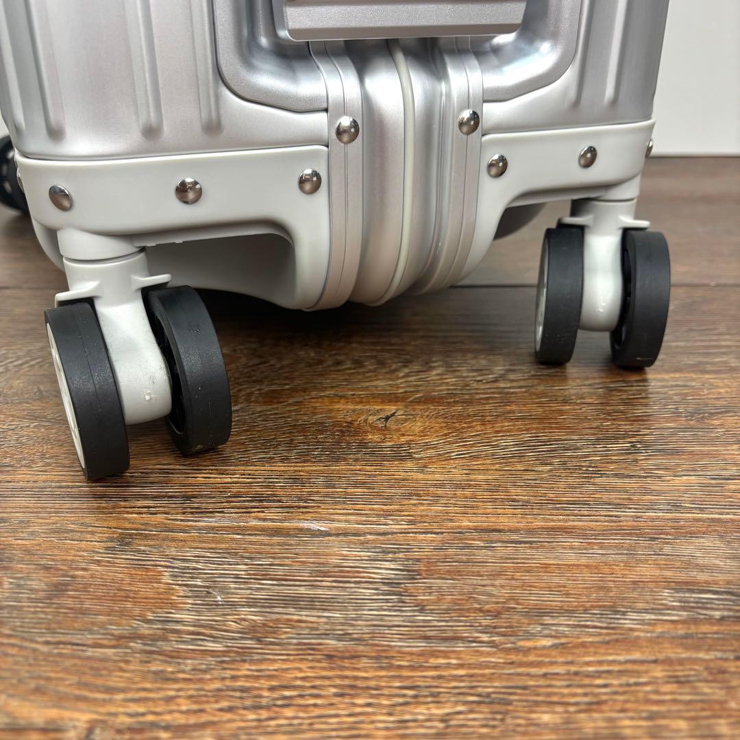 メルセデスベンツ32L アルミスーツケース《美品》機内持込みサイズ TSAロック