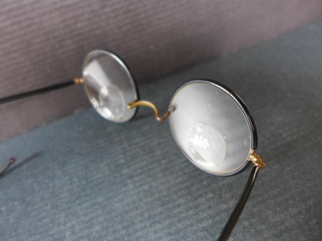 時代物　戦前　アンティークメガネ　金属に黒被せ製　円形状眼鏡　軍人眼鏡？　レトロ