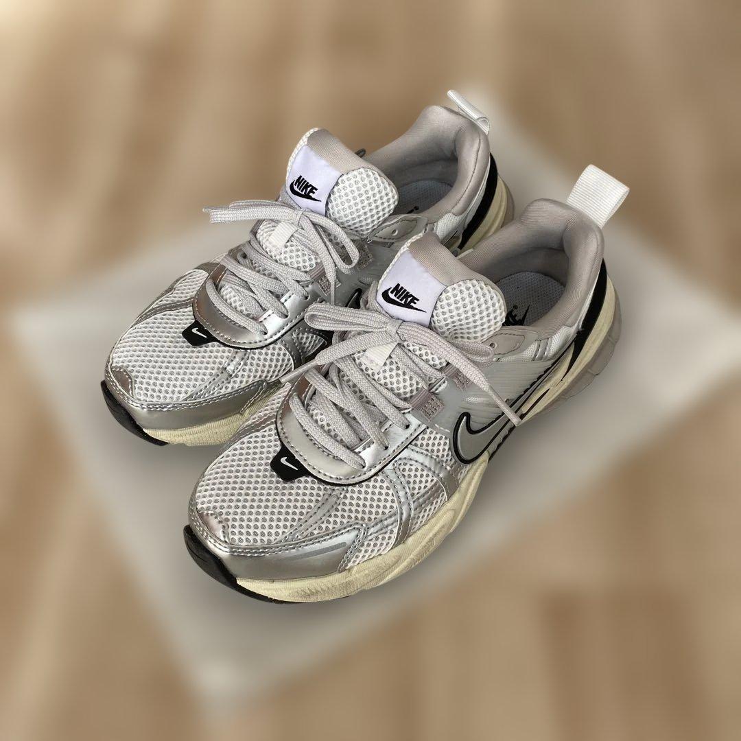 NIKE ウィメンズ　V2K ラン　24㎝　V2K RUN FD0736-100